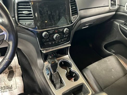 Used 2021 Jeep Grand Cherokee Laredo X AWD/4WD image 5