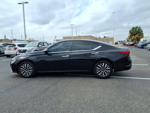 Used 2023 Nissan Altima 2.5 SV w/ SV Premium Package image 2