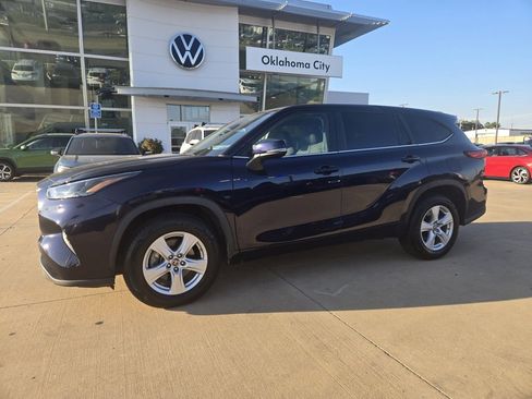 Used 2023 Toyota Highlander L image 1