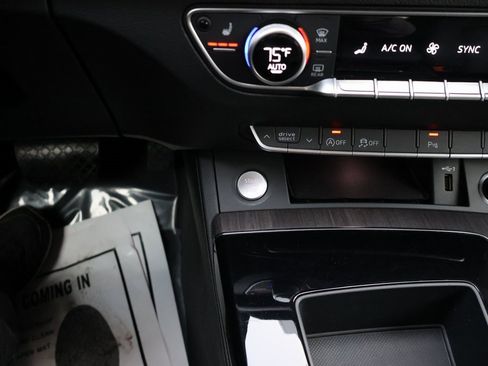 Used 2022 Audi Q5 2.0T Premium w/ Convenience Package image 29