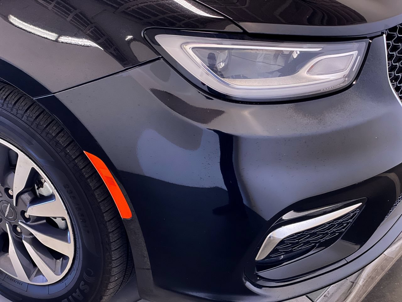 Used 2024 Chrysler Pacifica Limited FWD image 11