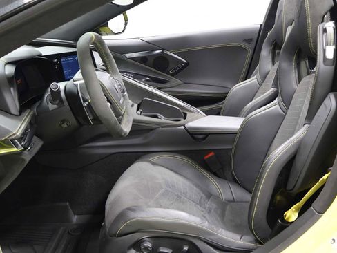 Used 2023 Chevrolet Corvette Stingray Premium Conv w/ Z51 Performance Package RWD image 5