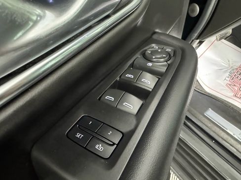 Used 2022 GMC Yukon XL SLT image 46