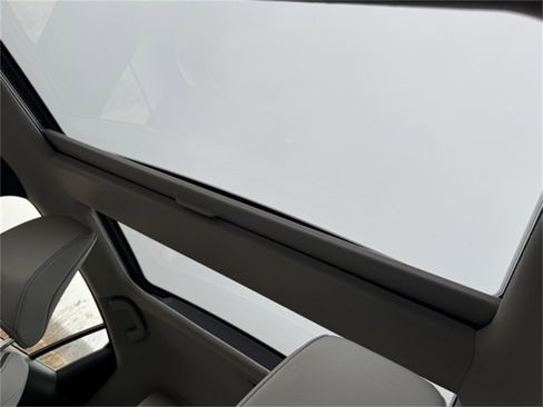 Certified 2024 Toyota Prius XLE image 6