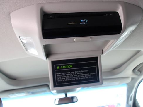 Used 2017 Toyota Sequoia Platinum RWD image 17