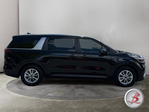 Used 2022 Kia Carnival LX FWD image 8