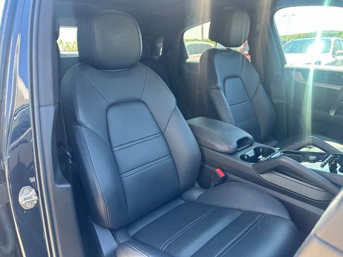 Used 2024 Porsche Cayenne Coupe AWD/4WD image 15