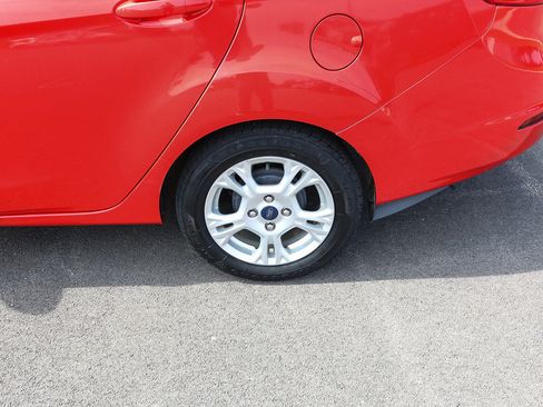 Used 2015 Ford Fiesta SE w/ Comfort Package FWD image 4