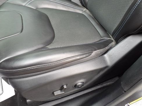 Used 2021 Jeep Cherokee Latitude Plus w/ Sun & Sound Group FWD image 16