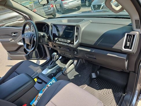 Used 2025 Nissan Frontier SV AWD/4WD image 16