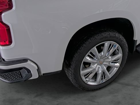 Certified 2023 Chevrolet Silverado 1500 High Country w/ High Country Premium Package AWD/4WD image 12
