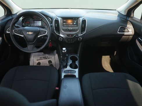 Used 2017 Chevrolet Cruze LT FWD image 20