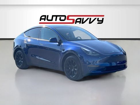 Used 2024 Tesla Model Y Long Range AWD/4WD image 1