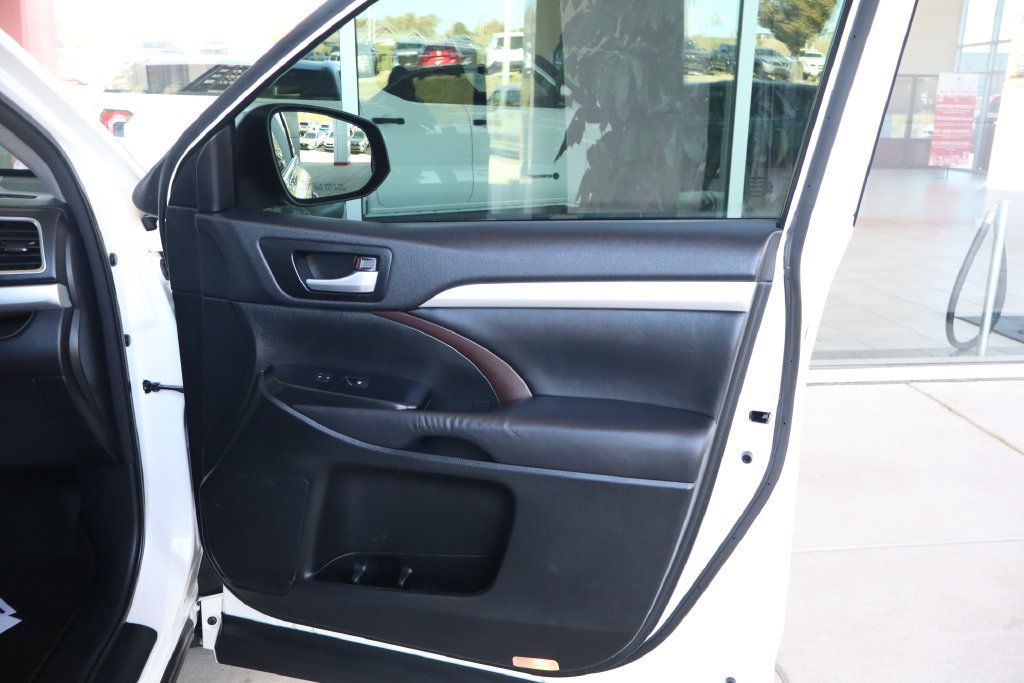 Used 2015 Toyota Highlander XLE AWD/4WD image 36
