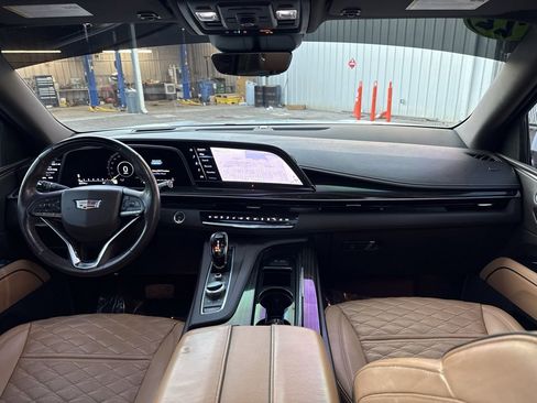 Used 2022 Cadillac Escalade Premium Luxury image 34