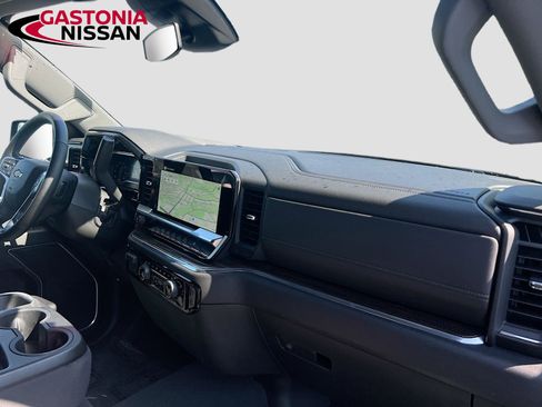 Used 2025 Chevrolet Silverado 1500 LT AWD/4WD image 39