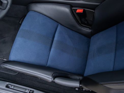 Used 2025 Porsche 718 Cayman GT4 RS image 34