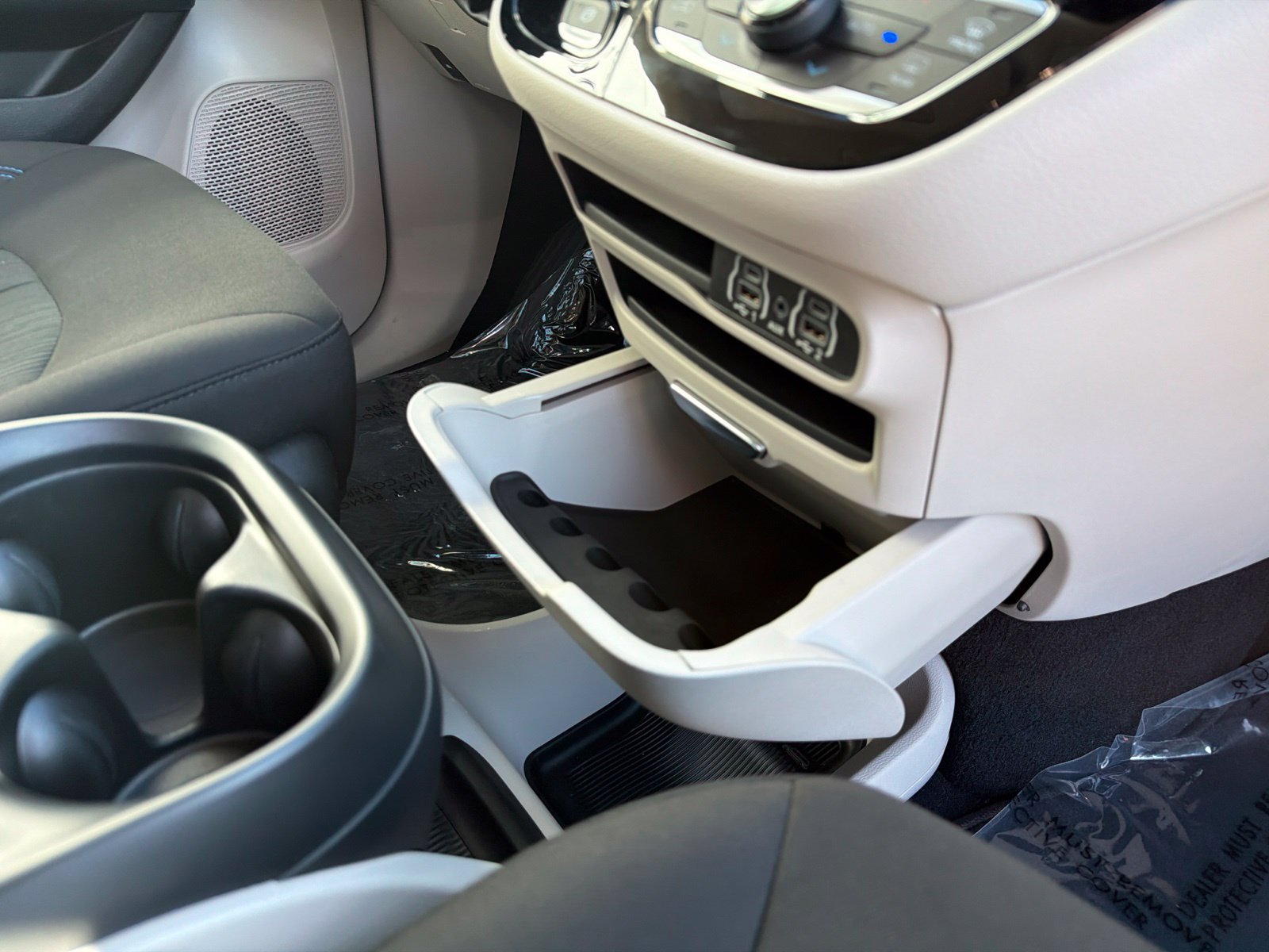 Used 2021 Chrysler Pacifica Touring w/ Cold Weather Group FWD image 55