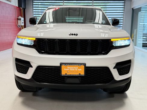 Used 2023 Jeep Grand Cherokee Altitude AWD/4WD image 13