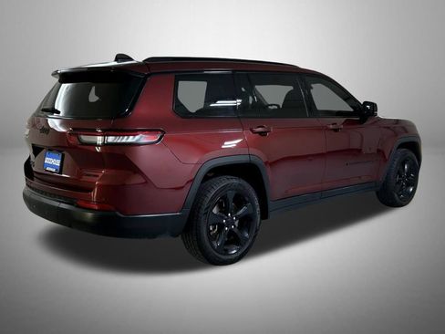 Used 2022 Jeep Grand Cherokee L Limited w/ Black Appearance Package AWD/4WD image 6