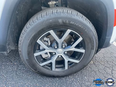 Used 2024 Jeep Grand Cherokee L Limited image 24