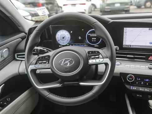 Used 2023 Hyundai Elantra Limited FWD image 17