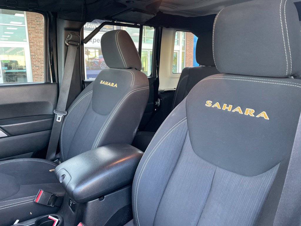 Used 2016 Jeep Wrangler Unlimited Sahara w/ Dual Top Group AWD/4WD image 31