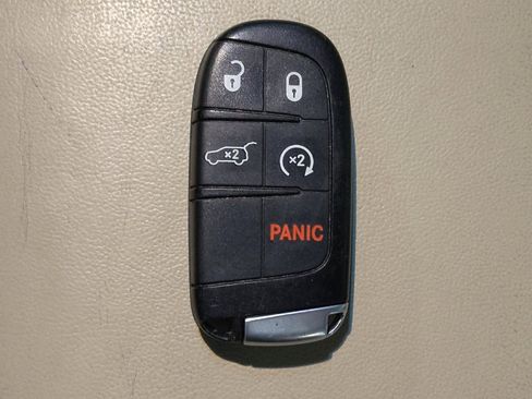 Used 2018 Jeep Grand Cherokee Limited image 32