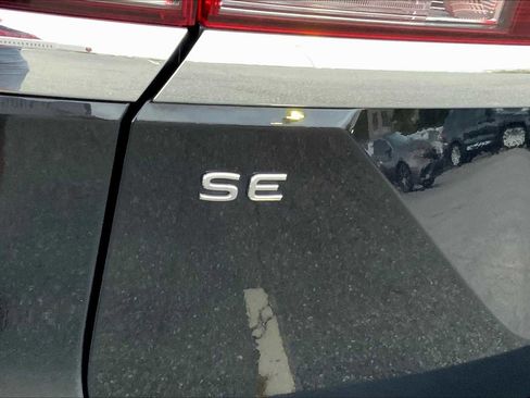 Used 2024 Volkswagen Atlas SE image 29