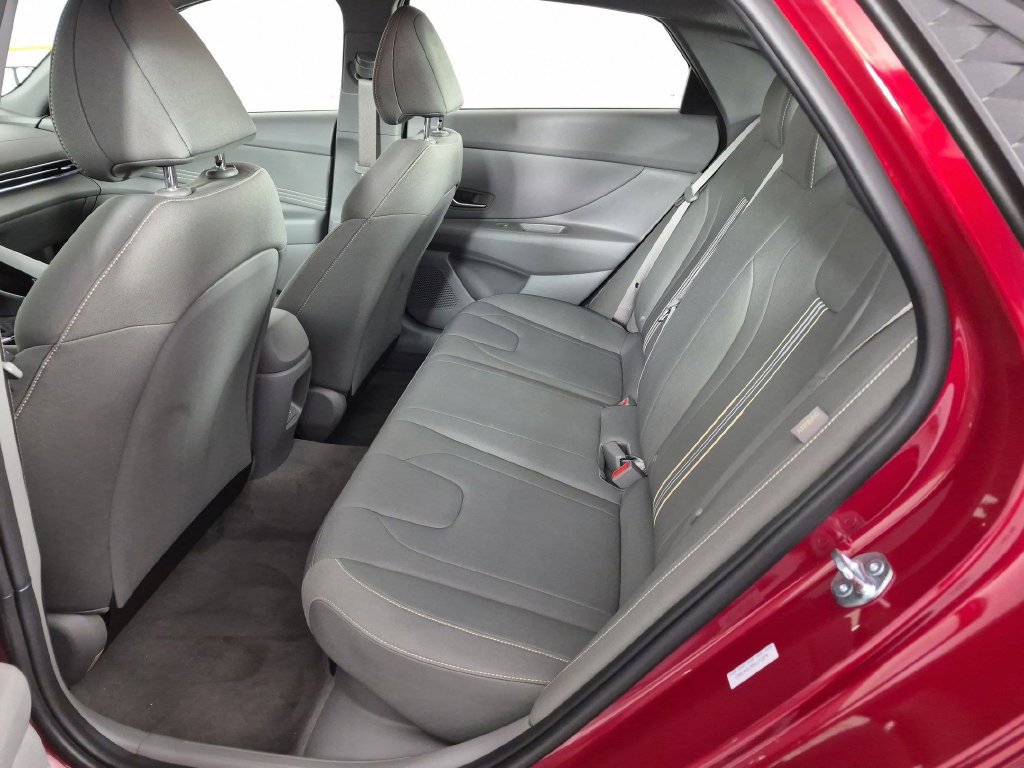 Used 2025 Hyundai Elantra SEL FWD image 32