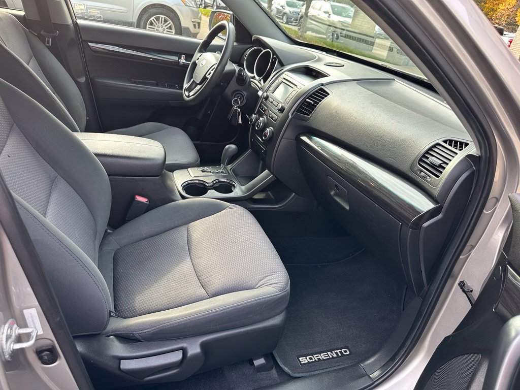 Used 2013 Kia Sorento LX w/ Convenience Pkg FWD image 24