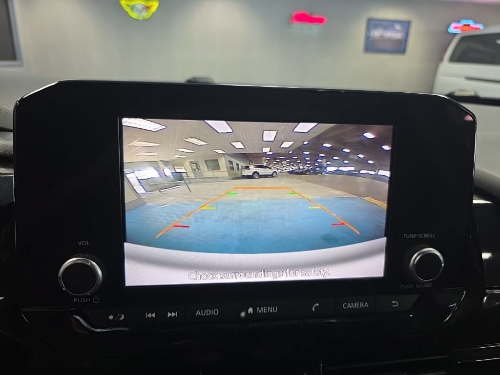 Used 2025 Nissan Pathfinder SV FWD image 27