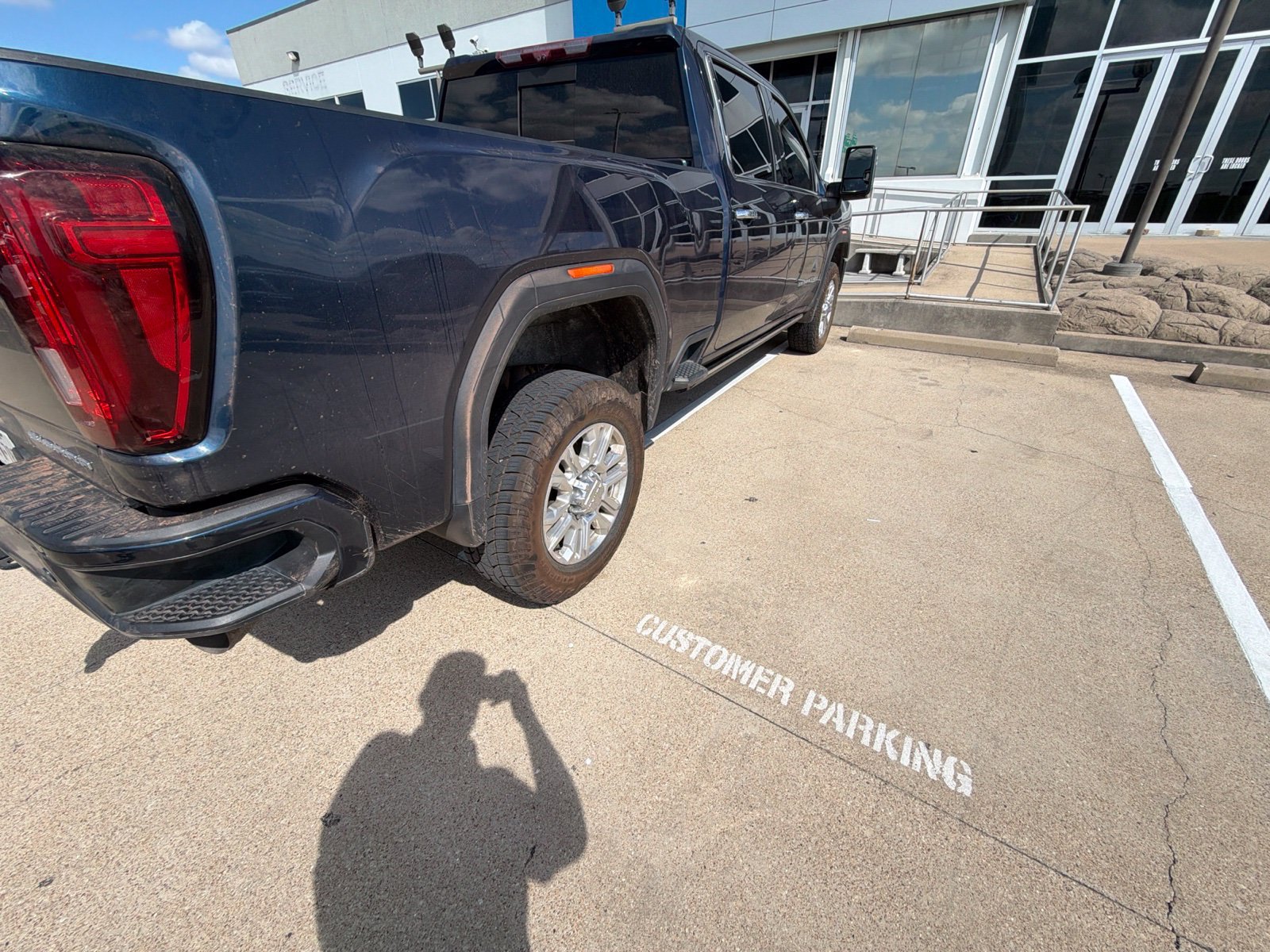 Used 2023 GMC Sierra 3500 Denali w/ Denali Ultimate Package AWD/4WD image 19