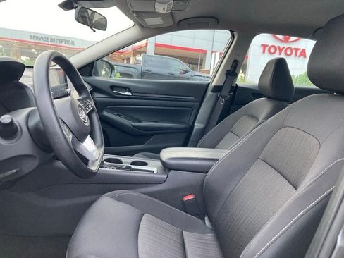 Used 2025 Nissan Altima 2.5 SV FWD image 9