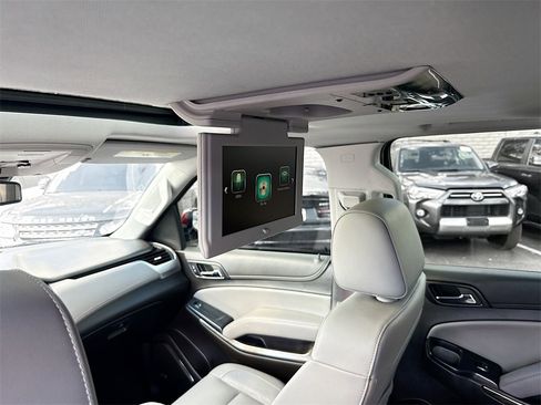 Used 2020 Chevrolet Suburban LT image 27