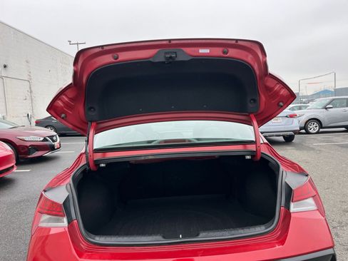 Used 2025 Hyundai Elantra SEL image 32