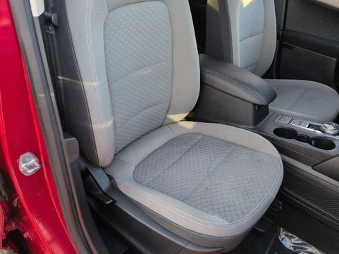 Used 2020 Ford Escape SE image 22