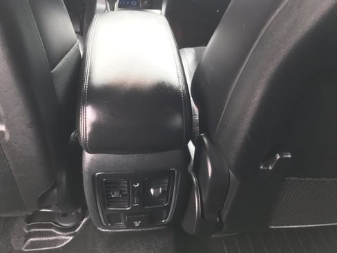 Used 2018 Jeep Grand Cherokee Altitude image 19