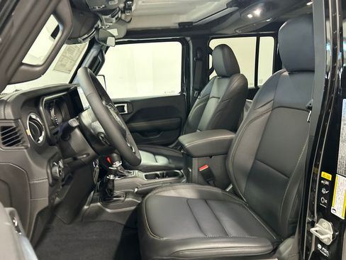 New 2026 Jeep Gladiator Sport image 15