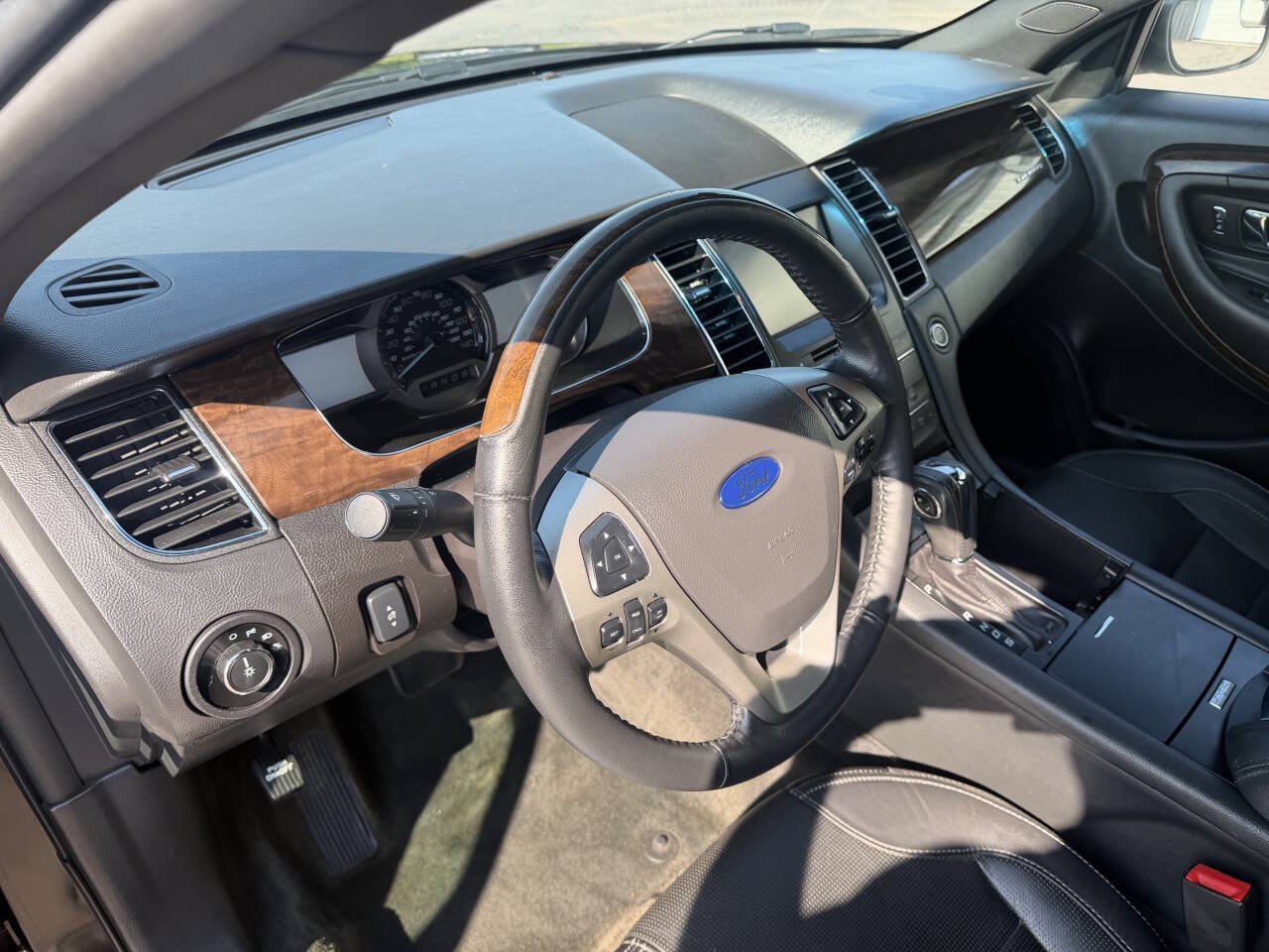 Used 2014 Ford Taurus Limited FWD image 11