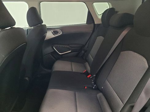 Used 2025 Kia Soul LX image 18