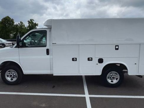 New 2025 GMC Savana 3500 w/ Power Convenience Package image 5