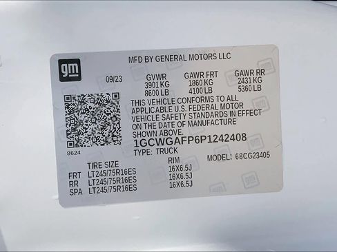 Used 2023 Chevrolet Express 2500 w/ Driver Convenience Package image 32