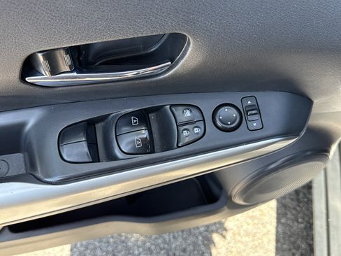 Used 2020 Nissan Kicks SR w/ SR Premium Package FWD image 31