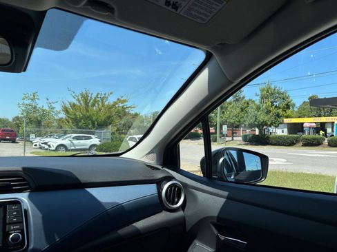 Used 2025 Nissan Versa SV FWD image 28