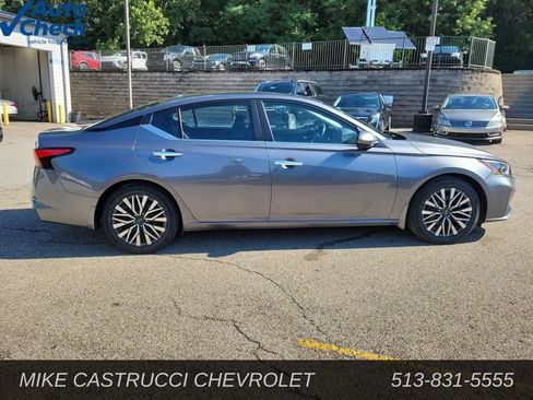 Used 2024 Nissan Altima 2.5 SV w/ SV Premium Package FWD image 6