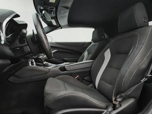 Used 2018 Chevrolet Camaro LT RWD image 11
