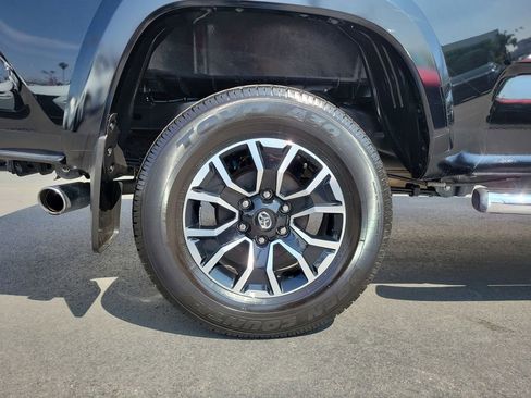 Used 2022 Toyota Tacoma TRD Sport w/ TRD Premium Sport Package image 5