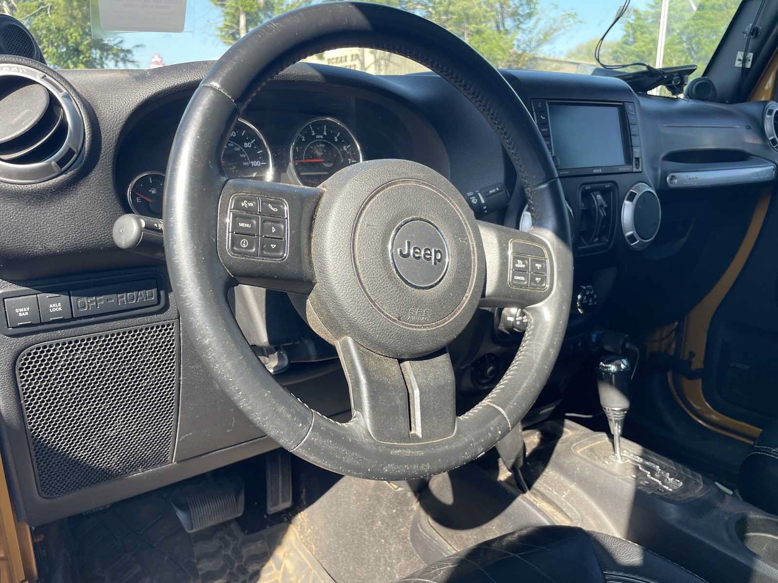 Used 2014 Jeep Wrangler Unlimited Rubicon w/ Connectivity Group AWD/4WD image 7