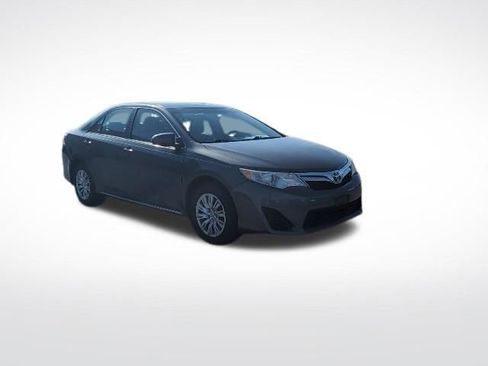 Used 2013 Toyota Camry LE image 3